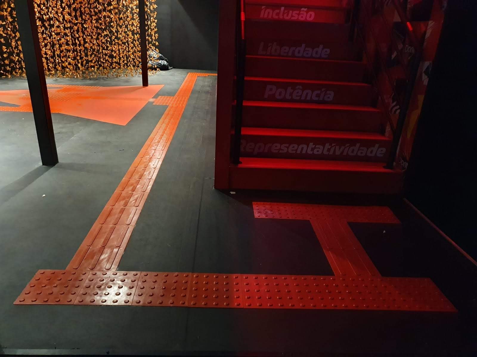 Instalação de piso tátil
