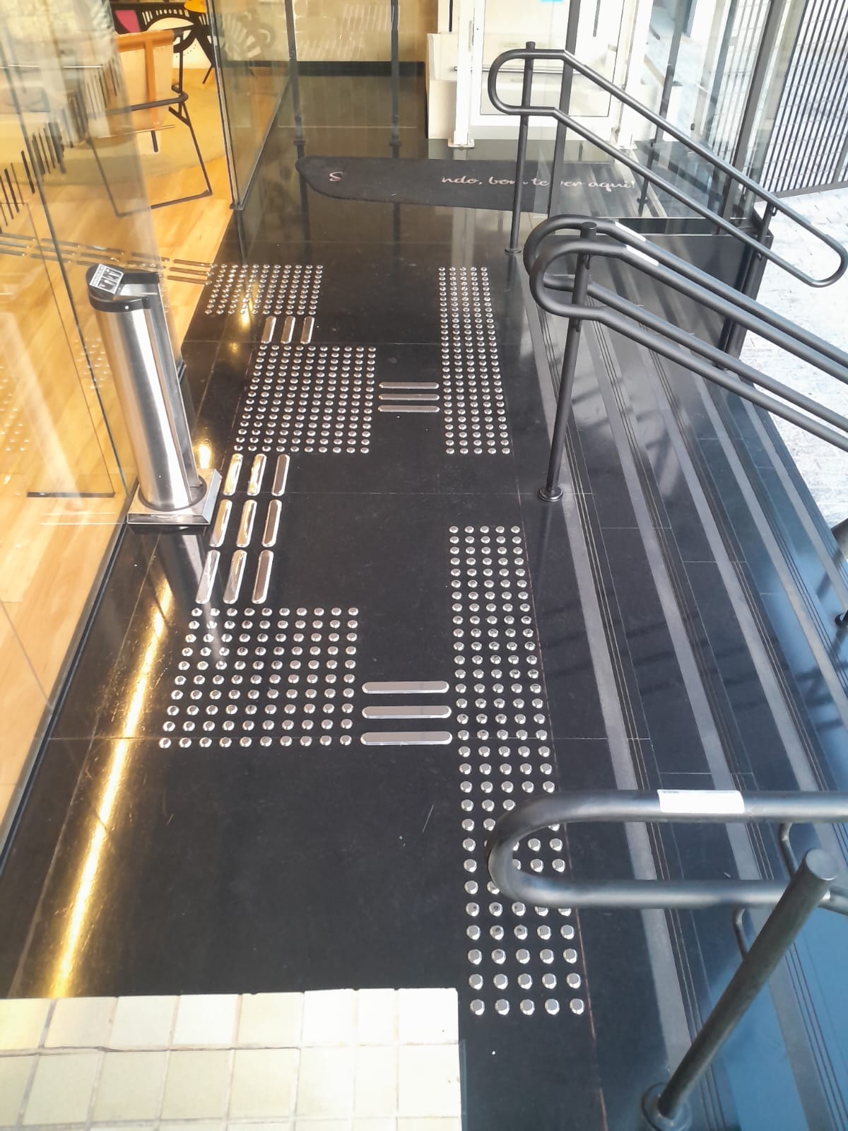 Piso Tátil Elemento Inox